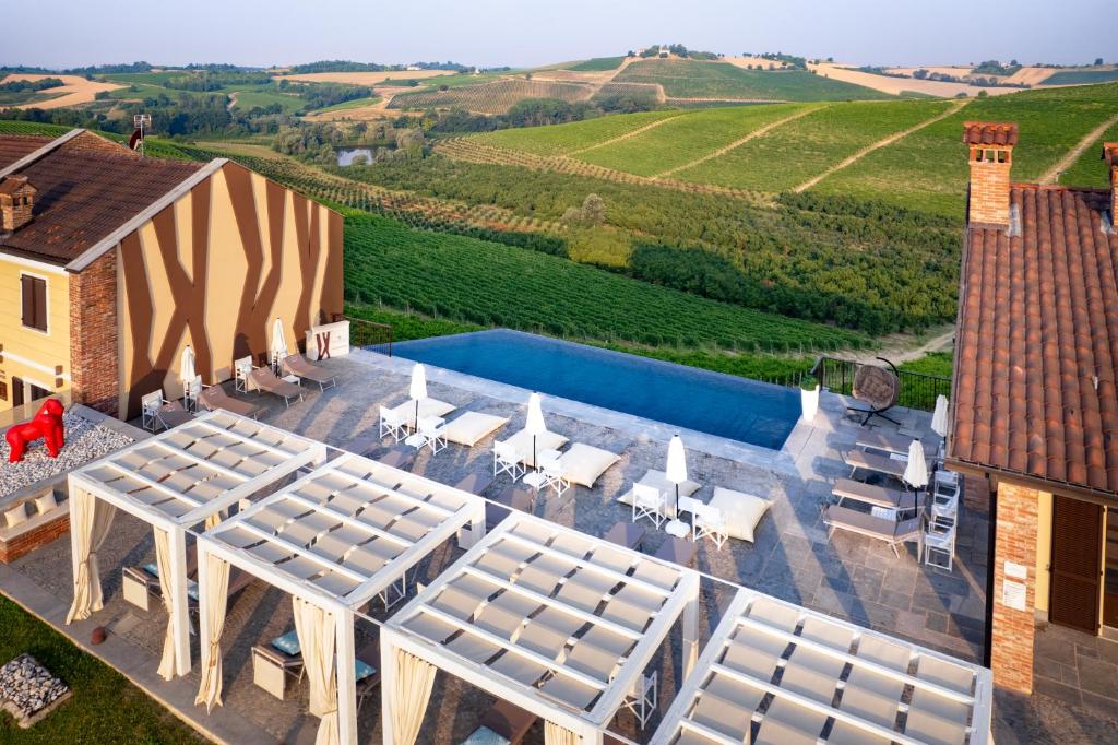Piscina di Montalbera Wine&Suites in Monferrato
